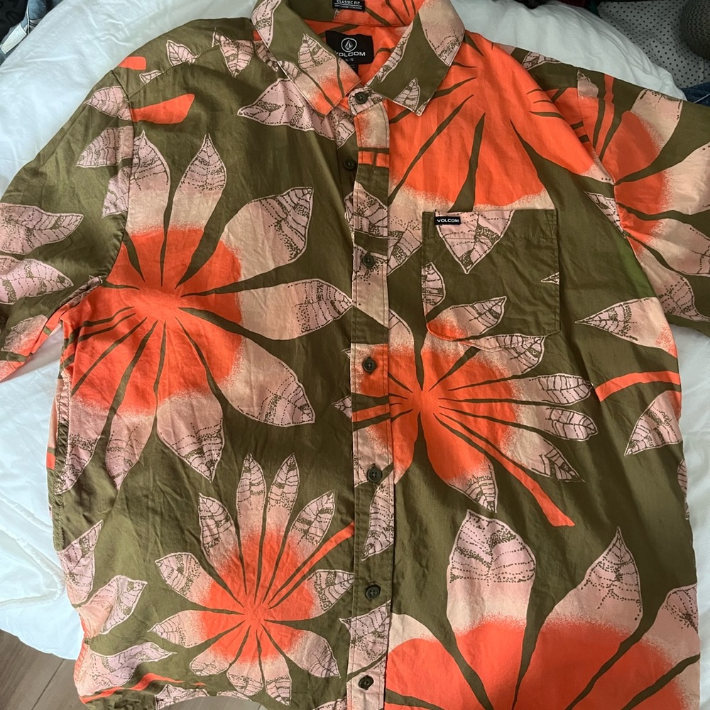 Mens Volcom Hawaiian short sleeve shirt